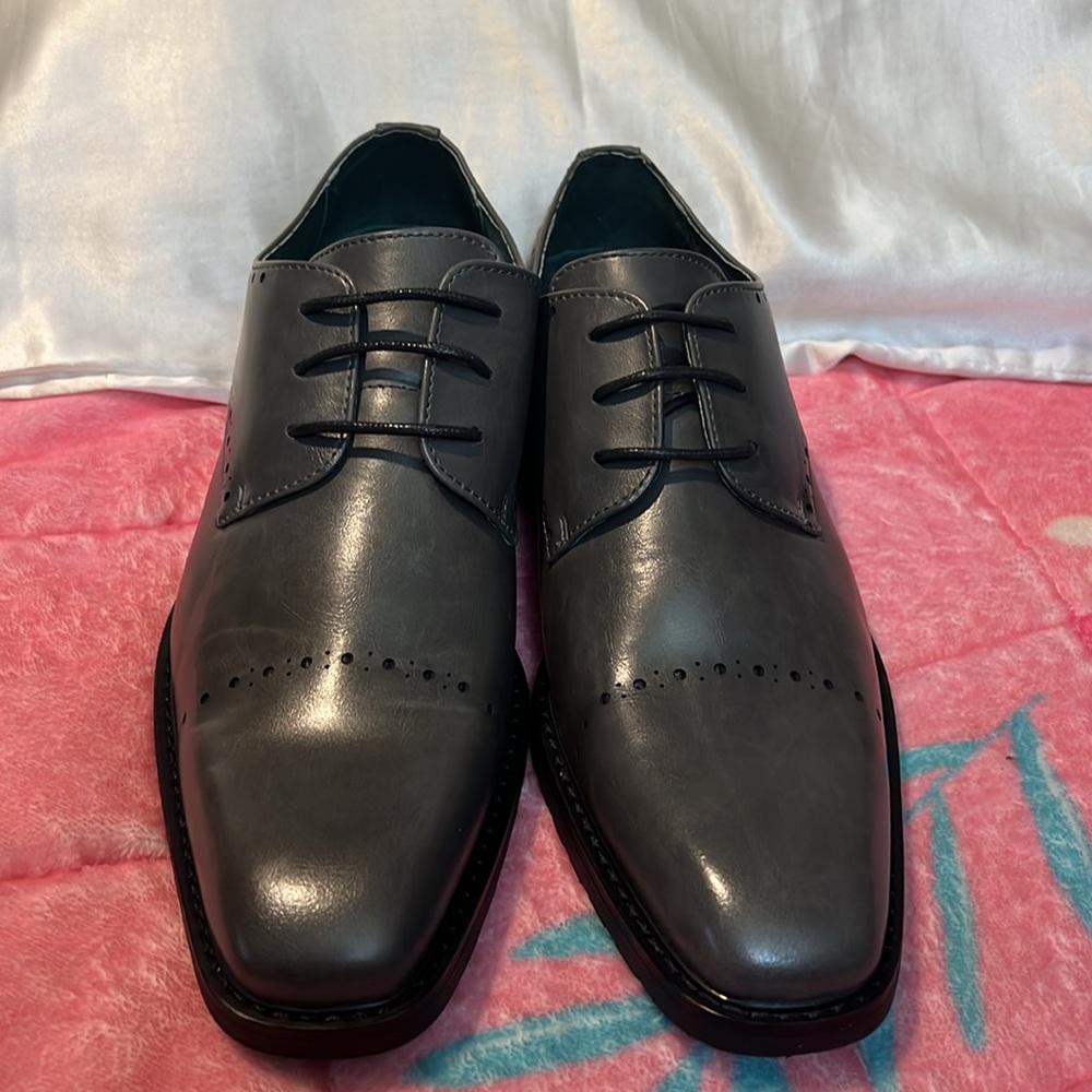 SALE 🔥🔥Classic Grey Leather Dress Shoes. Size: 10 - Picture 3 of 9
